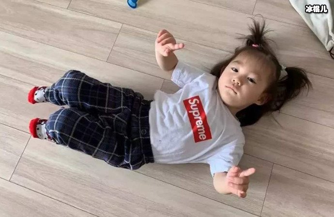 陈冠希晒女儿图片