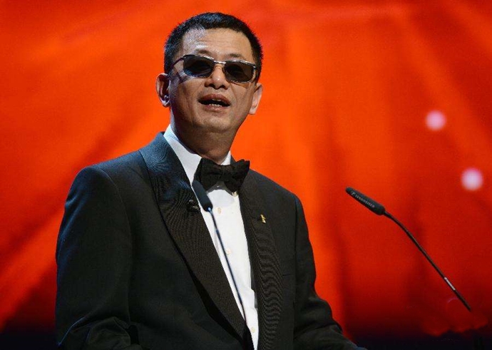 王家卫为什么戴墨镜