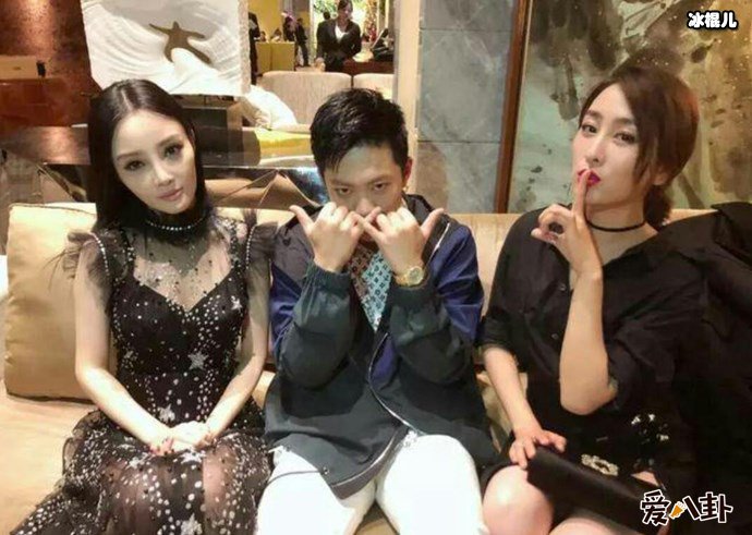 李小璐PGONE合影