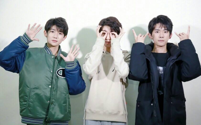 王俊凯易烊千玺为王源庆生