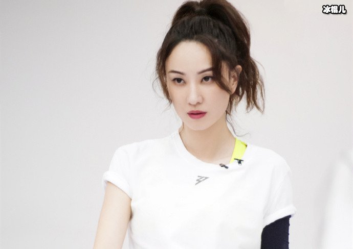 郑希怡乘风破浪剧照