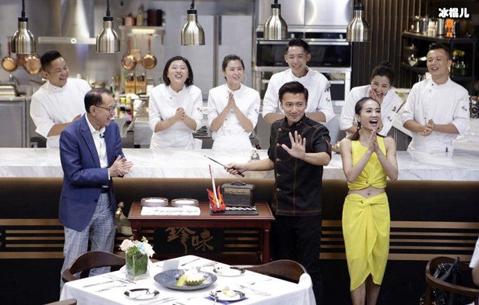 杨受成为谢霆锋庆生