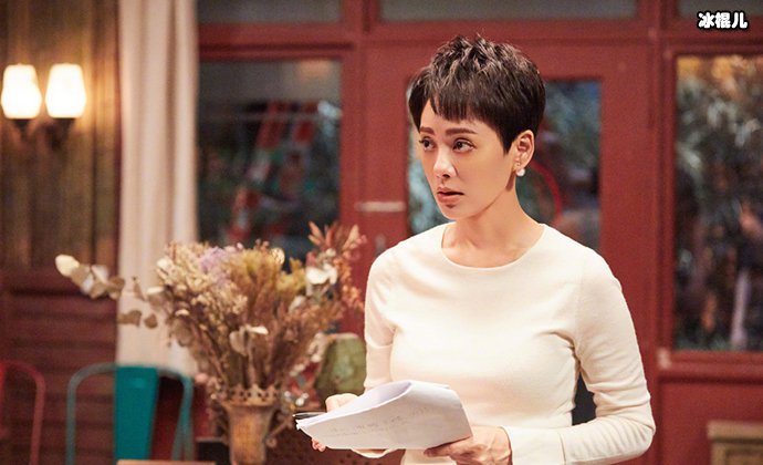 成功在睫毛上放6跟棉签