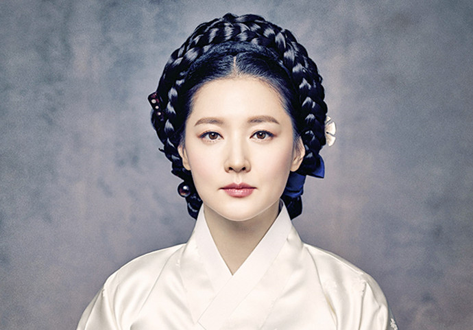 李英爱师任堂定妆照片