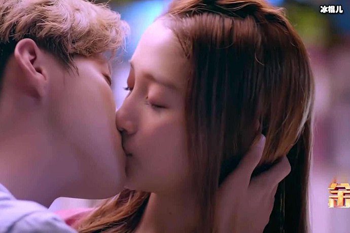 不被看好恋情的还有鹿晗关晓彤