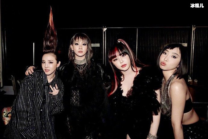 2NE1后台合照