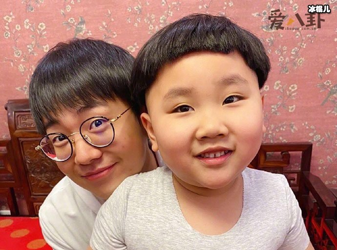 郭麒麟与弟弟年龄为何差距那么大