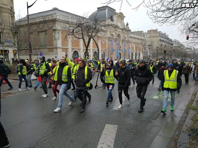 黄马甲示威群众
