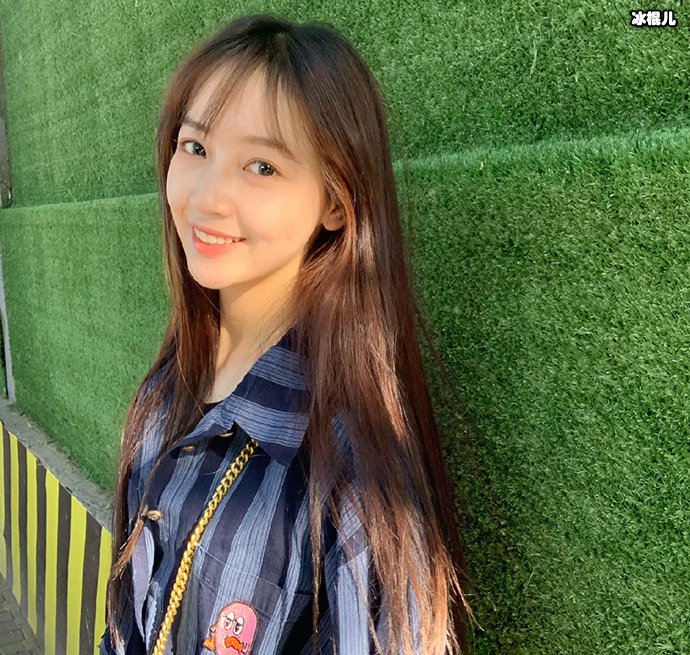 与女友鹿依聊天视频被传出录频