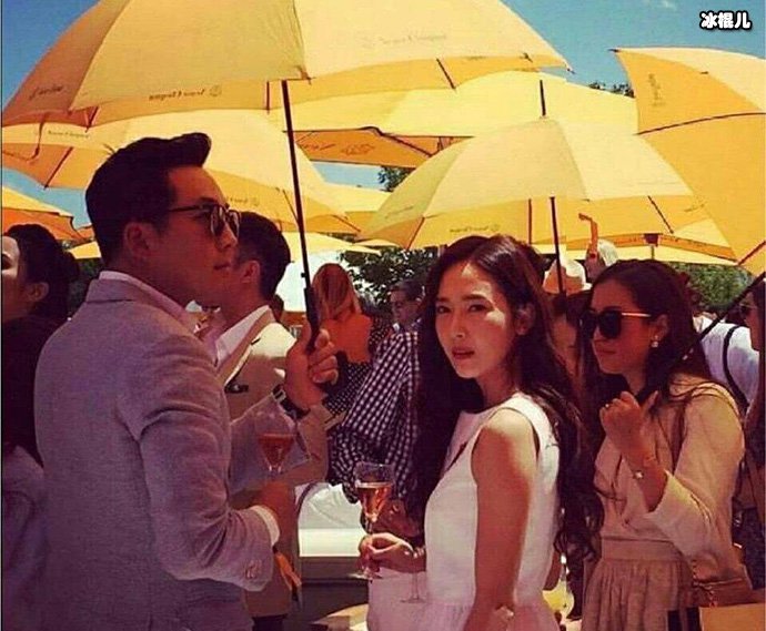 郑秀妍权宁一合照