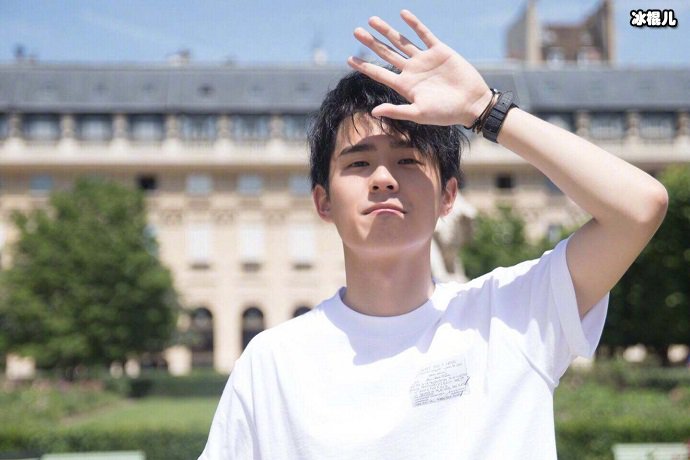 刘昊然给粉丝捐钱