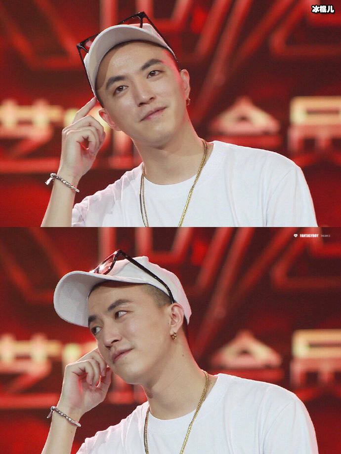 Jonyj参加真人秀照片