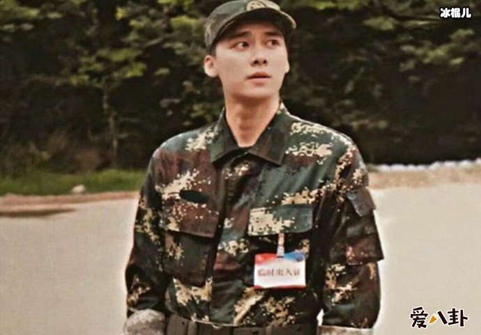 李易峰训练路透照