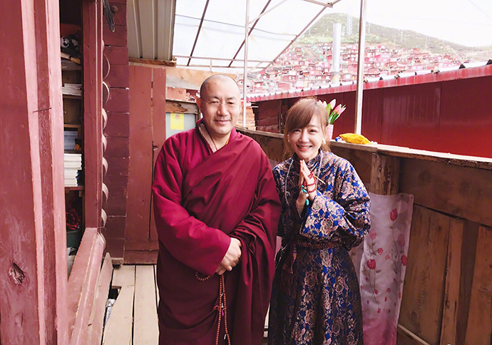 薛佳凝皈依佛门