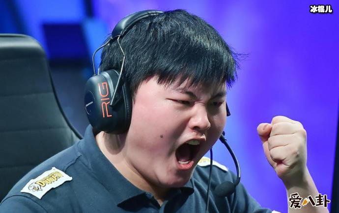 简自豪一年收入多少钱