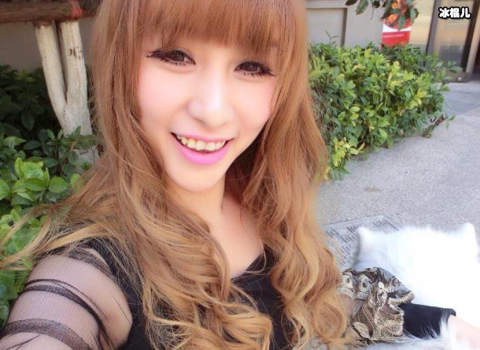 项茜乔试穿比基尼