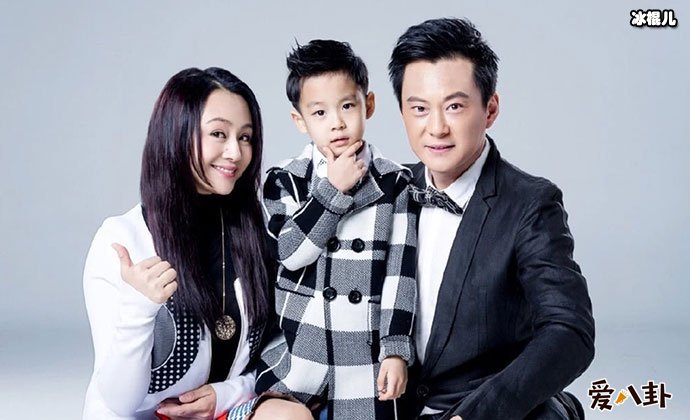 曹颖王斑一家三口