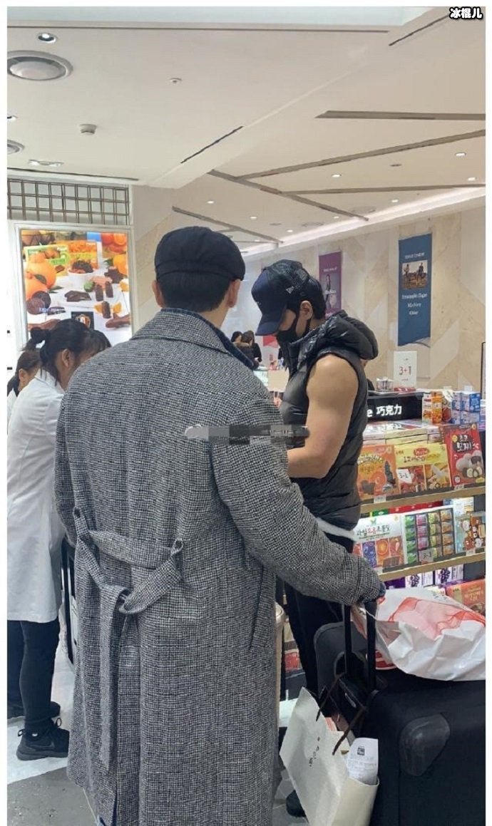 言承旭肌肉明显