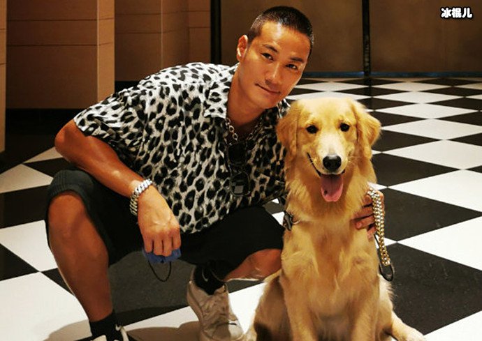  港星黄竣锋照片