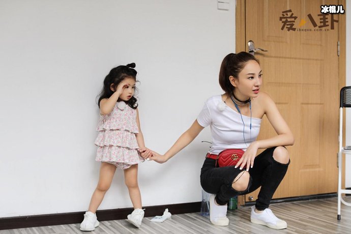 郑希怡在应采儿生日会不慎坠楼