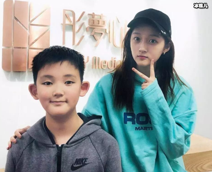 寇家宝已签约关晓彤工作室