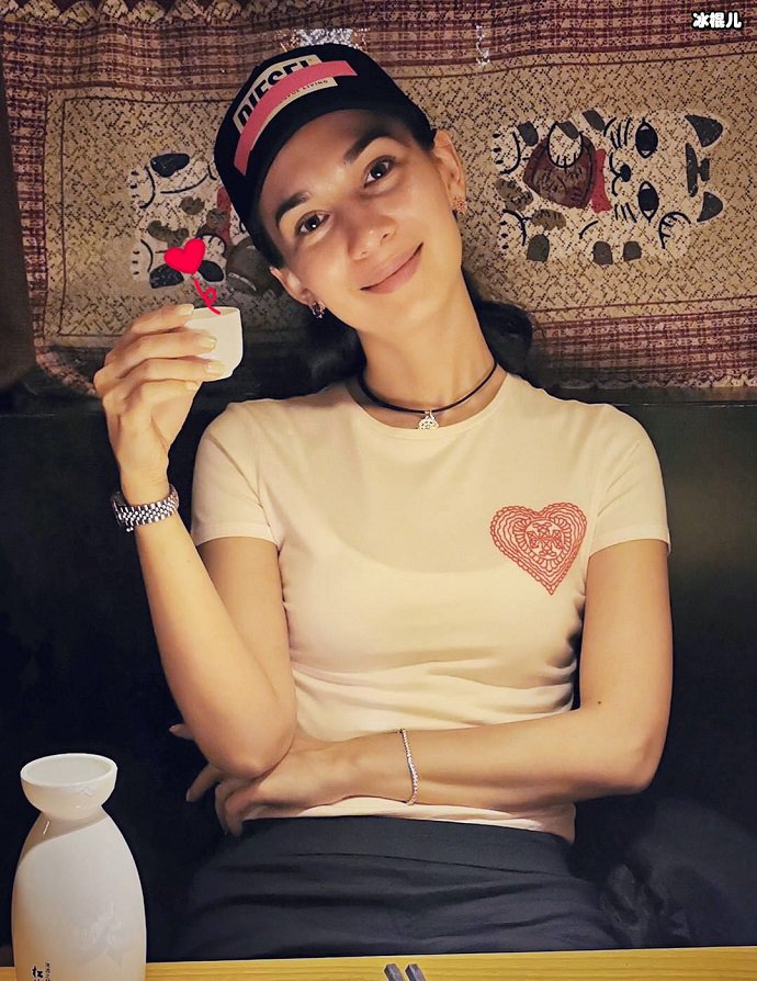 卢靖姗p掉无名指戒指