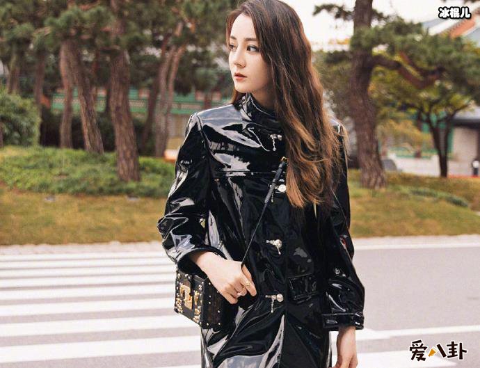 迪丽娜尔和迪丽热巴是什么关系