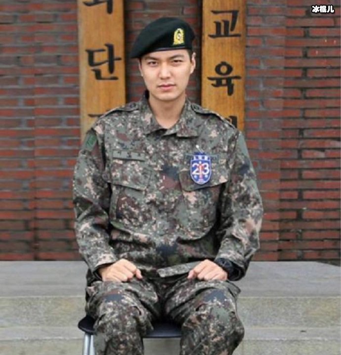 李敏镐军装照片