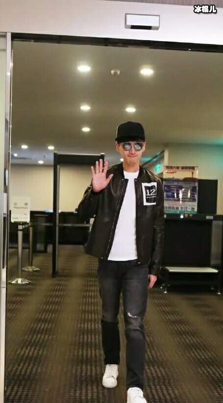 胡歌现身台湾38岁的胡歌看起来就像20多岁的少年