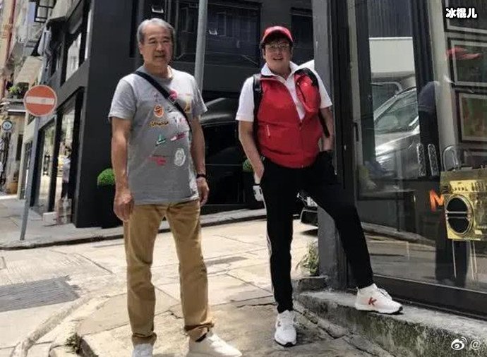 谭咏麟和朋友的合影