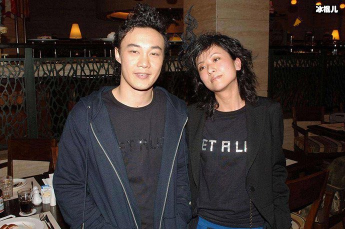 陈奕迅与妻子合影