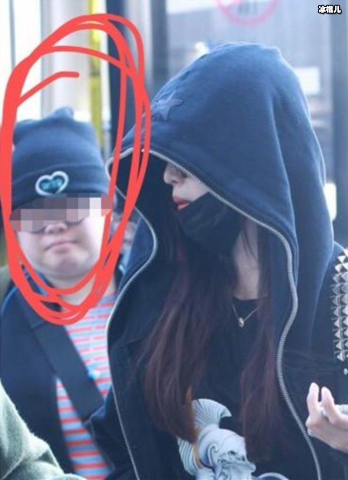 吴宣仪行李箱被私生饭劫走