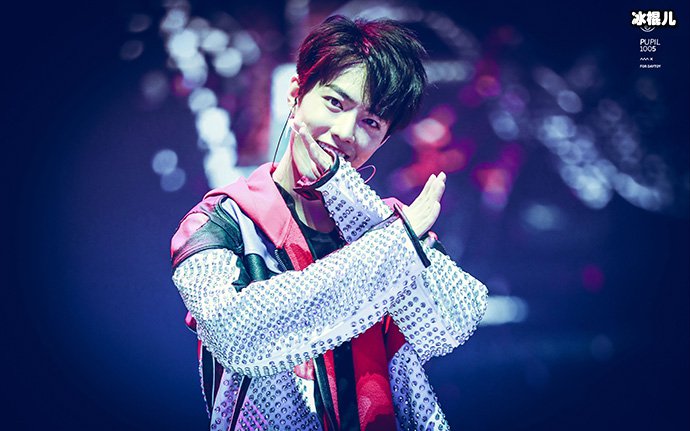 肖战粉丝强行卡门送信