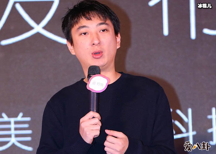 王思聪不戴口罩逛街