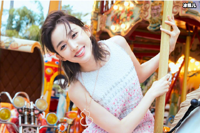 古力娜扎笑起来真好看