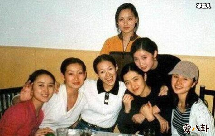 章子怡参加同学聚会