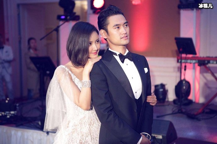 张歆艺和袁弘合照