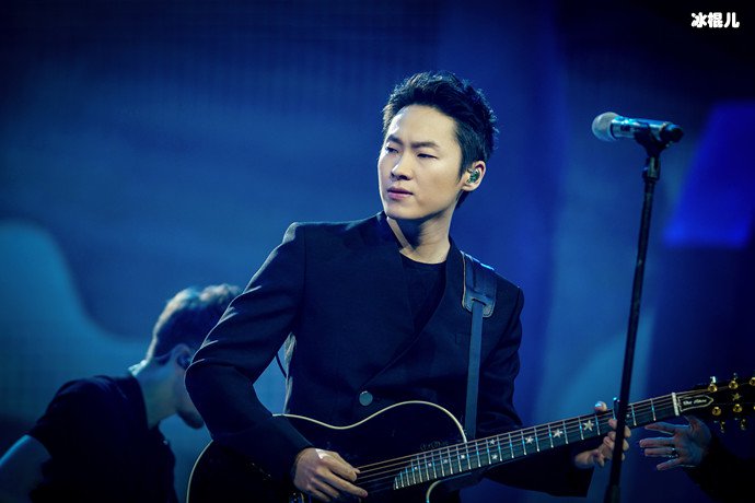 好声音冠军梁博