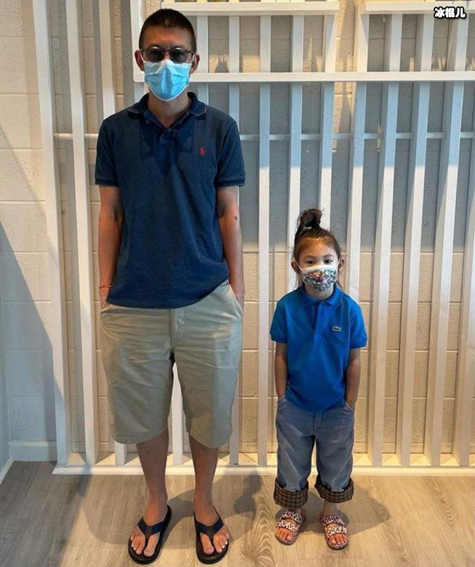 陈冠希与女儿合影