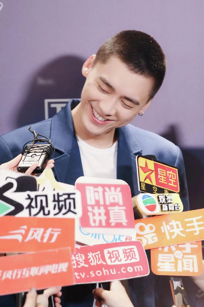 李易峰寸头造型