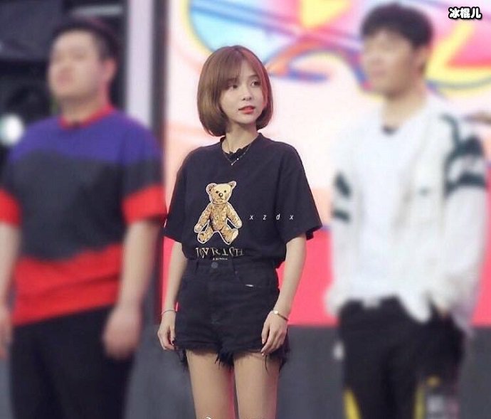 小米粥参加活动时的照片