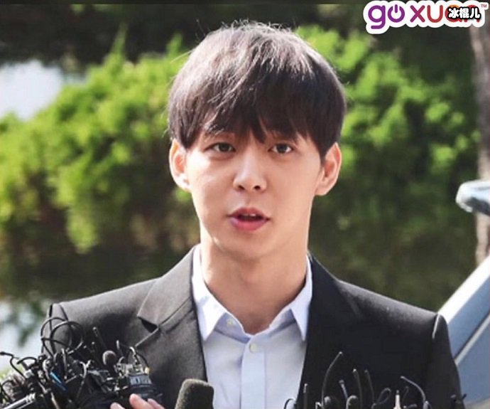 朴有天接受媒体采访