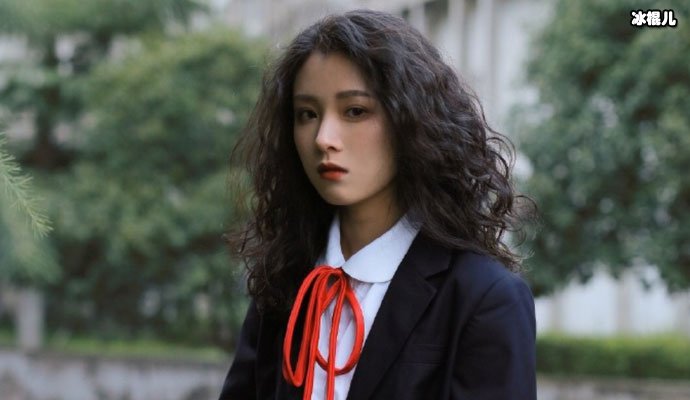 复古风女孩洪一诺