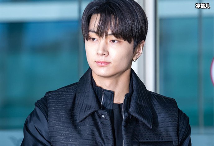 朴综星道歉后首现身机场