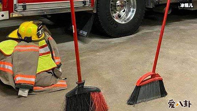 扫帚独立竖立是考验耐心和恒心