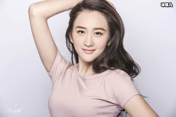 李玥带弟弟秦俊杰进演艺圈