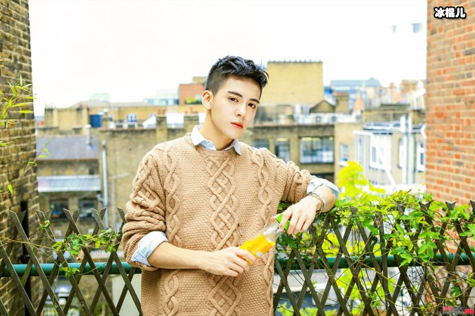 曾舜晞回应张无忌争议