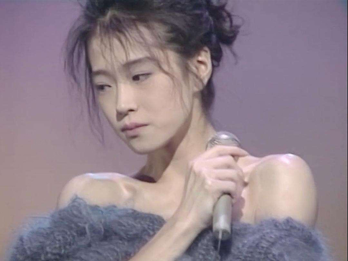 中森明菜坎坷的人生经历