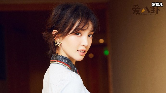 金晨嘴歪被质疑整容