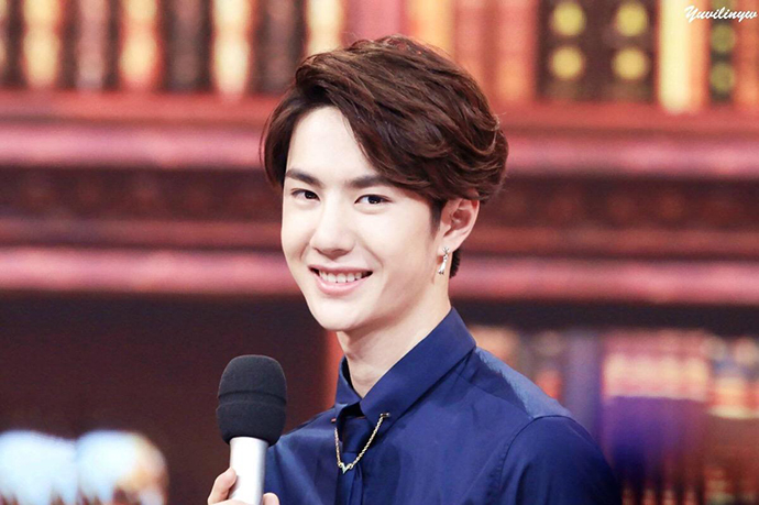 王一博当上他《天天兄弟》的主持人